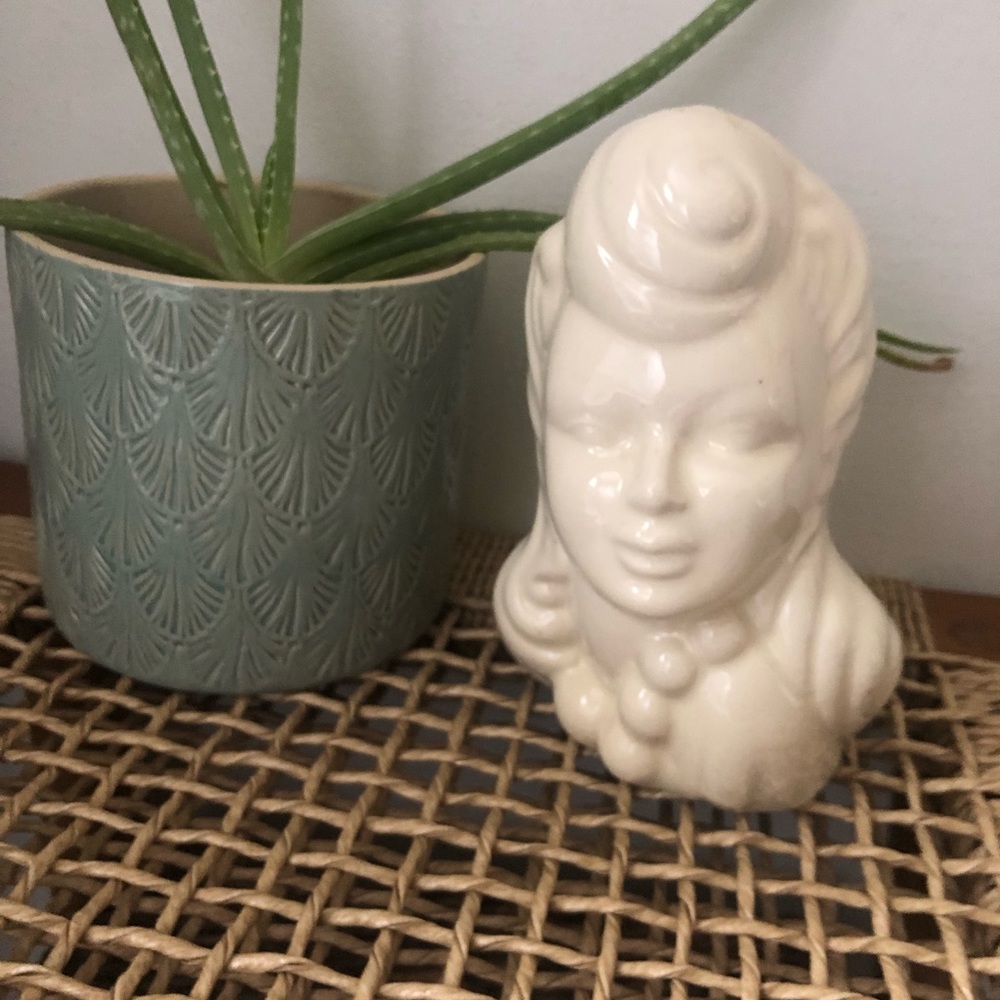 Vintage planter bust in white ceramic.  No chips or cracks. 7 1/4” tall